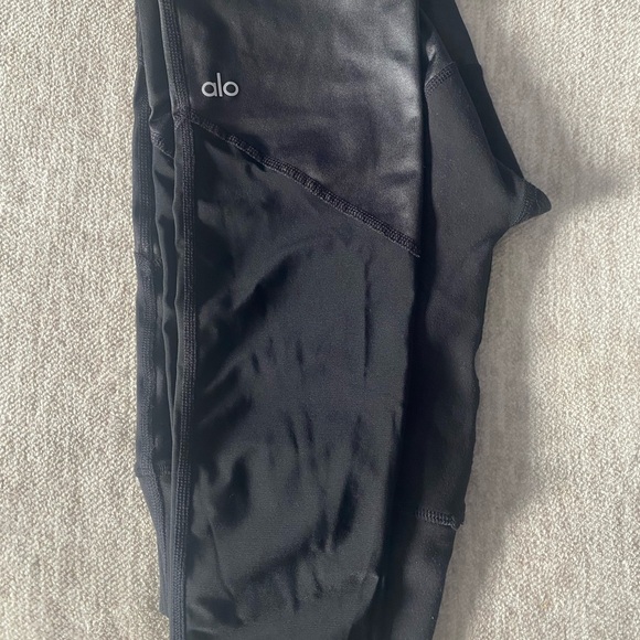 Alo Yoga leggings, black, size Medium. Excellent condition. Mesh - Picture 5 of 6